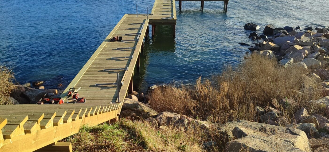 Byggerådgiver på bornholm tegner badebro